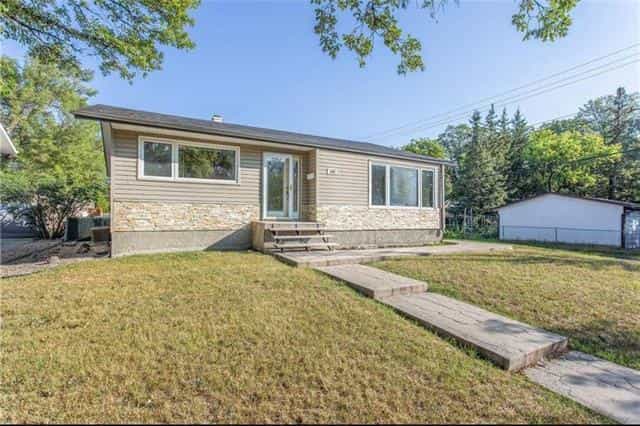 House in Saint Vital, Manitoba 10224663