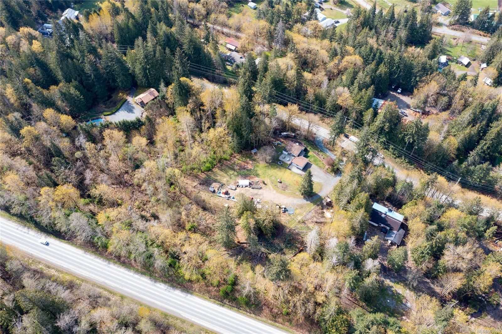 عمارات في Lake Cowichan, British Columbia 10224706