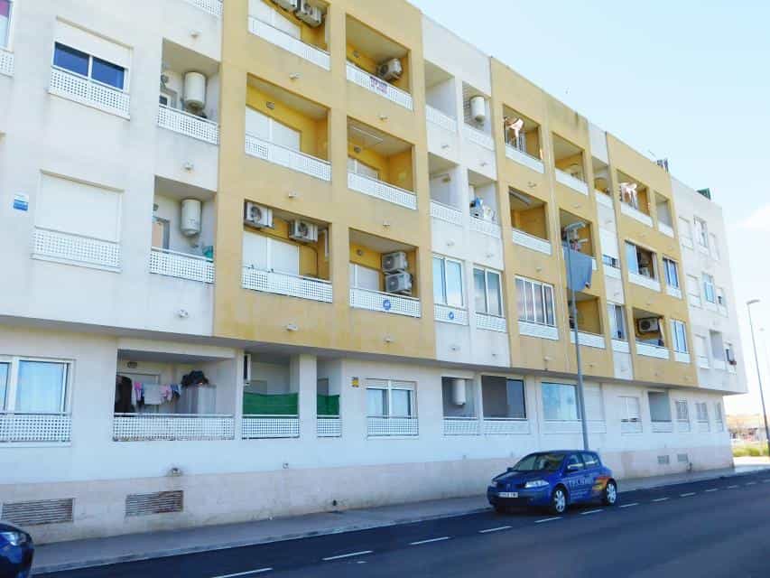 Condominium in Almoradí, Comunidad Valenciana 10224858
