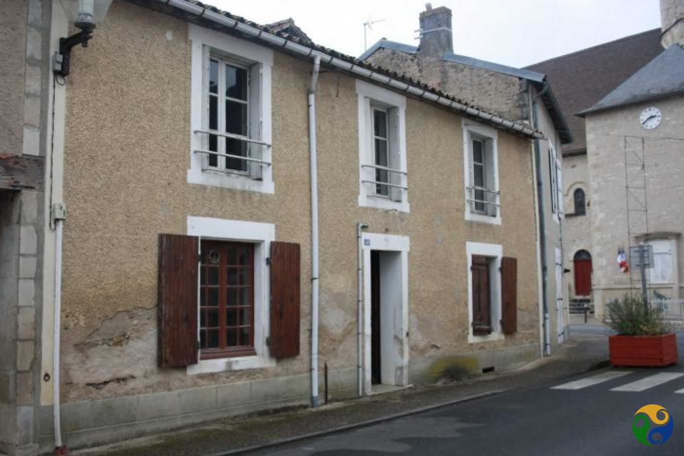 Ejerlejlighed i Saulgé, Nouvelle-Aquitaine 10224901