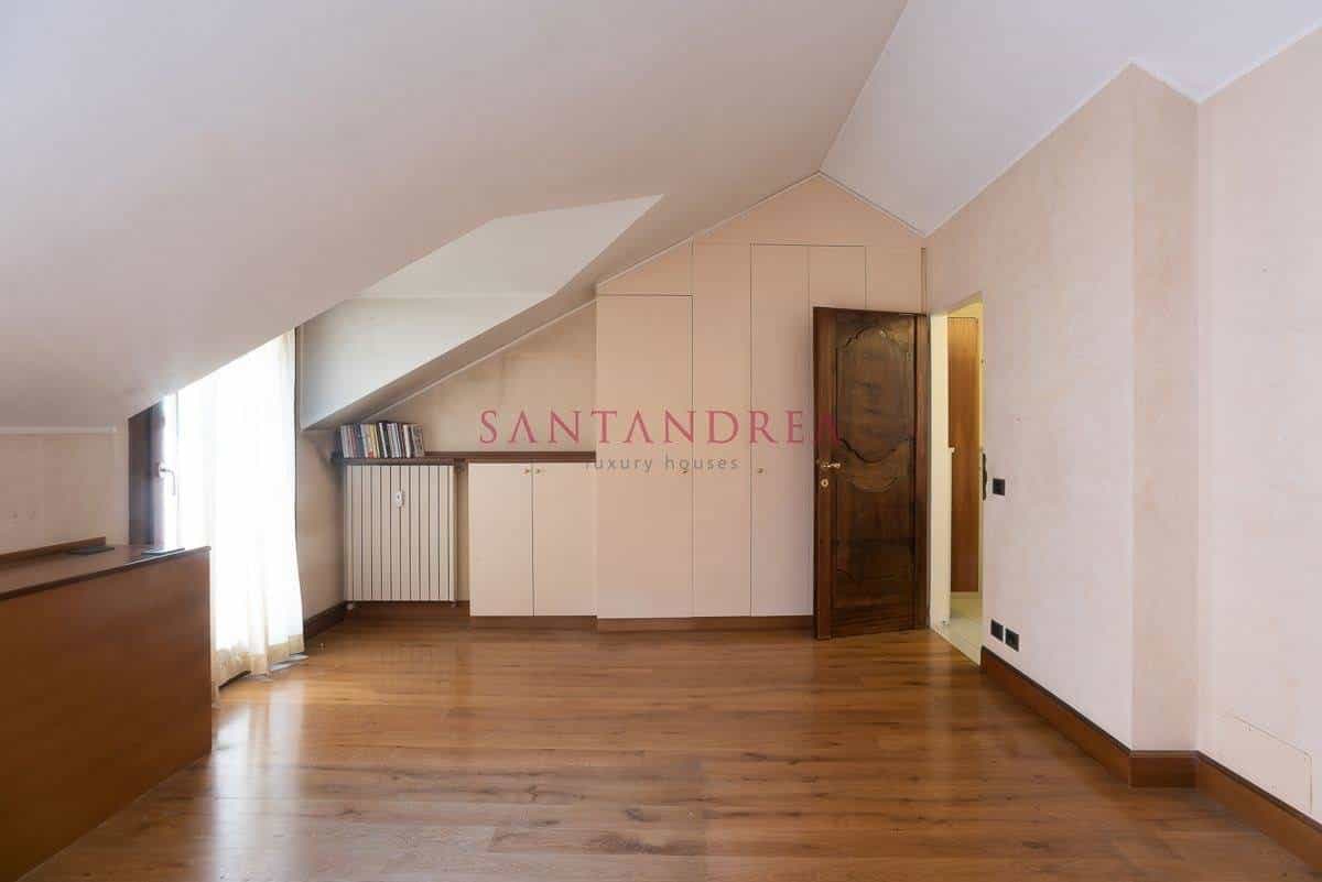 Condominium in Milan, Lombardy 10224997