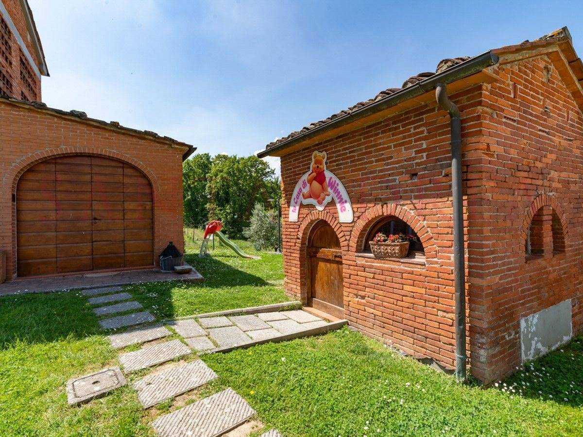 عمارات في Lucca, Tuscany 10225027