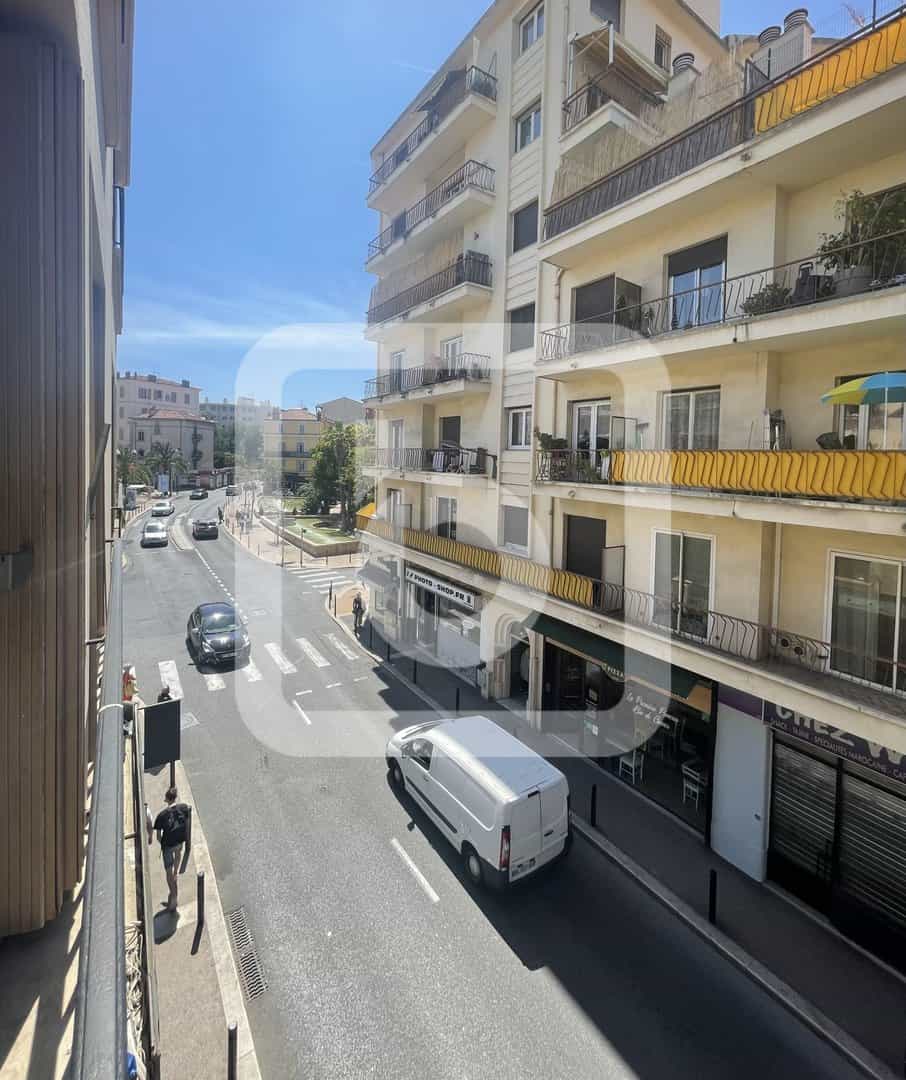 Condominium in Cannes, Provence-Alpes-Côte d'Azur 10225077