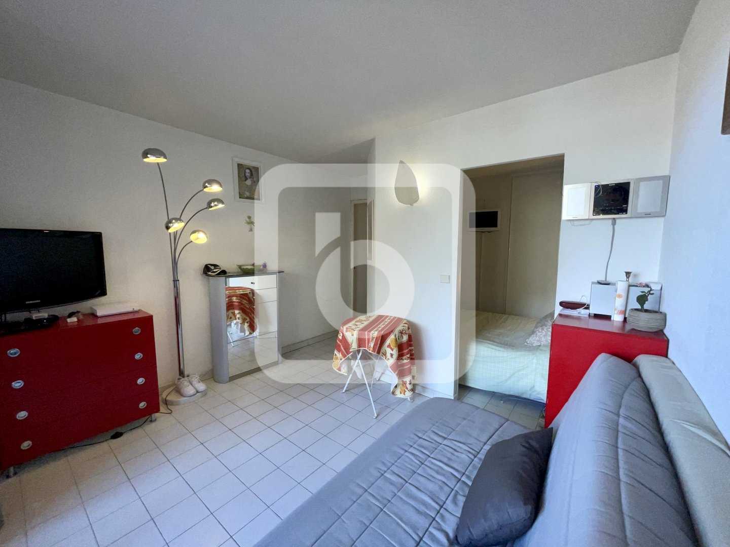 Condominium dans Faussignane, Provence-Alpes-Côte d'Azur 10225082