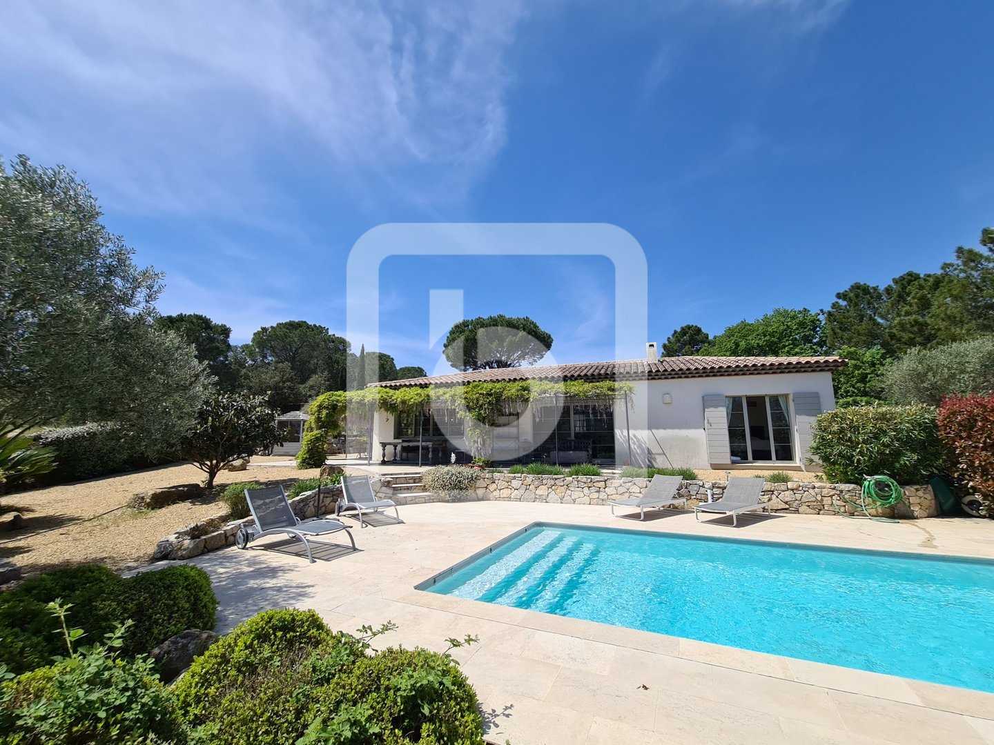 House in Le Plan-de-la-Tour, Provence-Alpes-Cote d'Azur 10225100