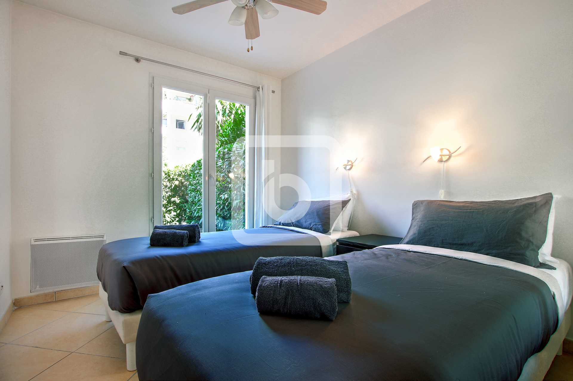 Condominium in Juan-les-Pins, Provence-Alpes-Cote d'Azur 10225230