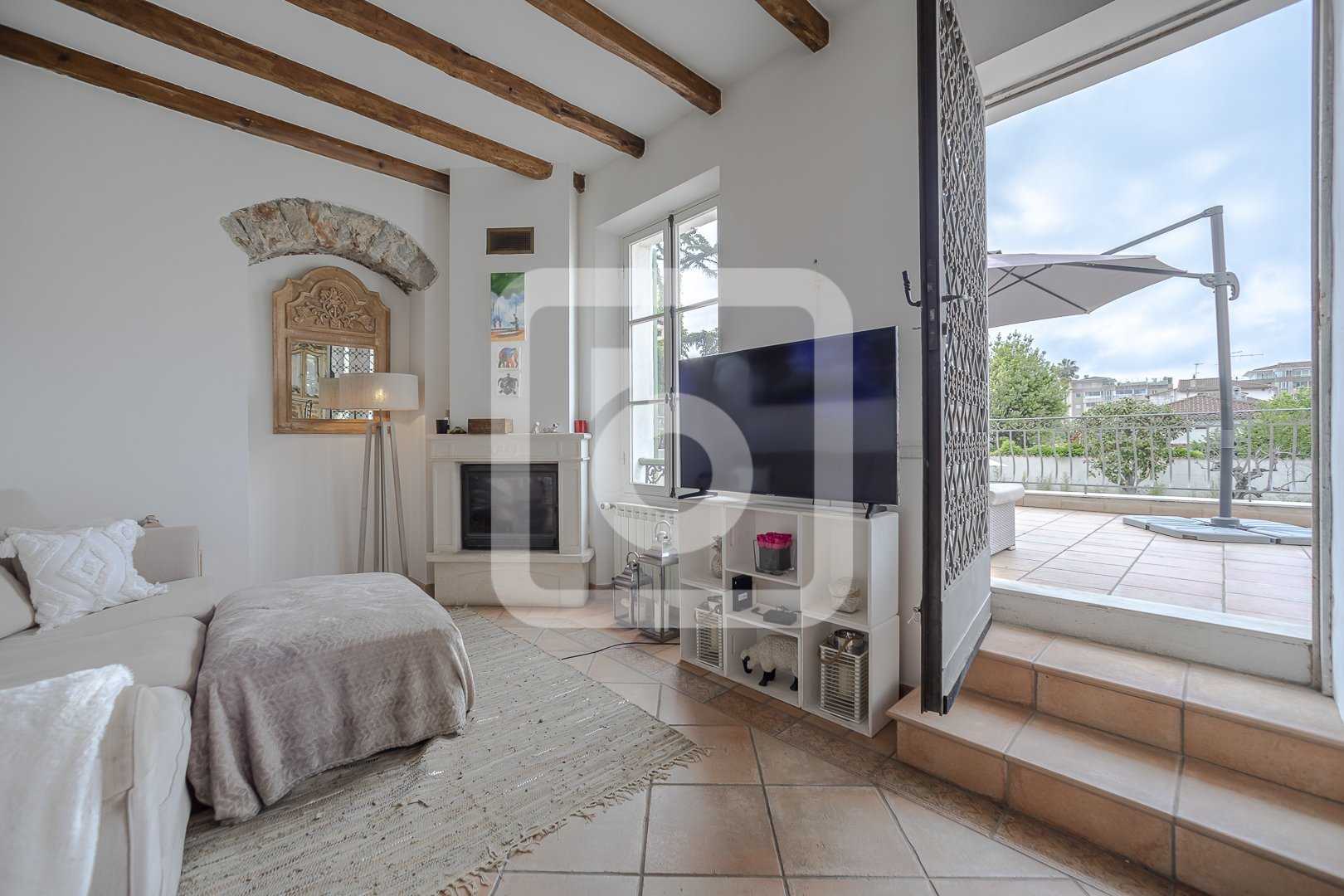 House in Golfe-Juan, Provence-Alpes-Cote d'Azur 10225250