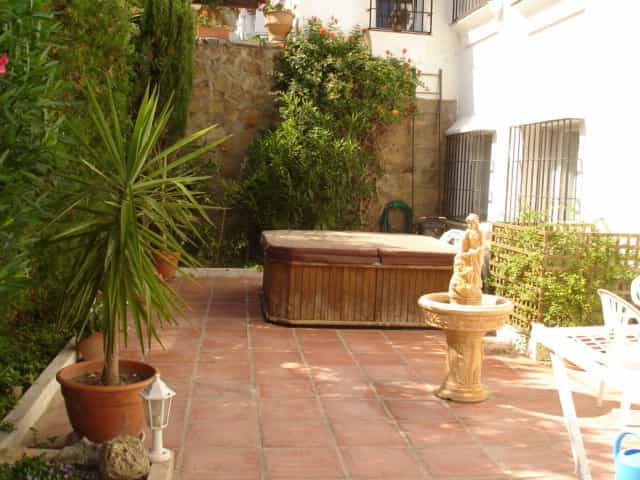 Talo sisään Puerto de la Duquesa, Andalusia 10225784