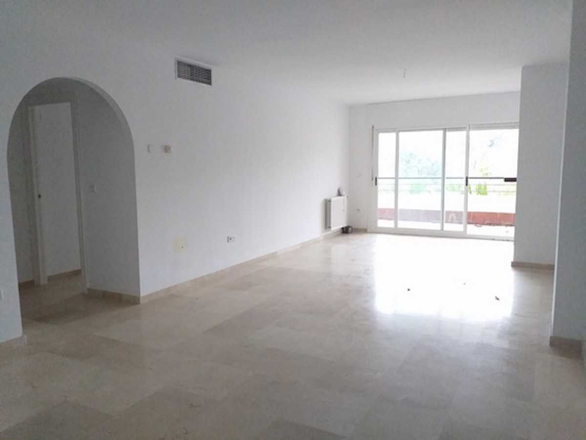 Condominium in San Pedro de Alcantara, Andalusia 10225834