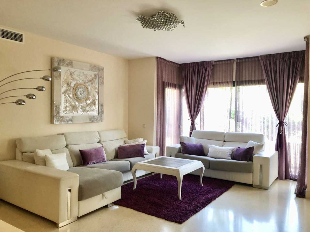 Condominium in Benahavis, Andalusia 10226065