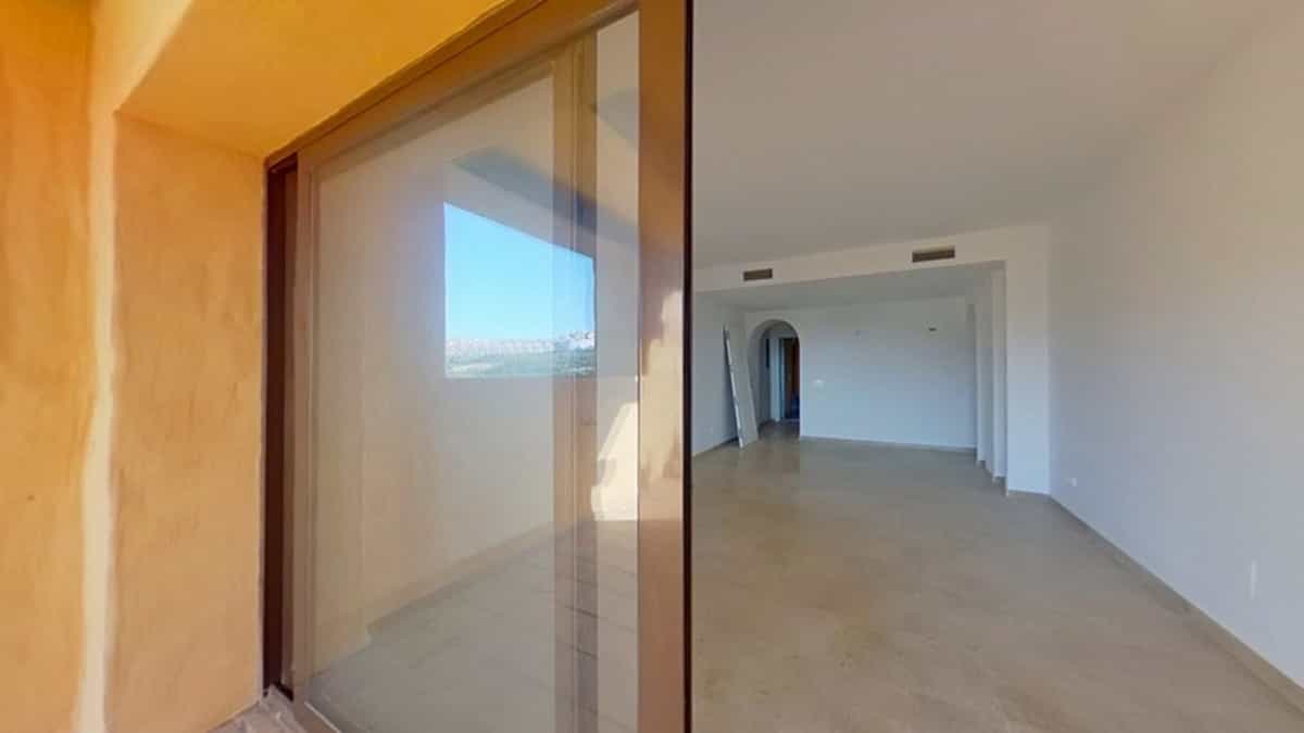 Condominium dans Puerto de la Duquesa, Andalusia 10226348