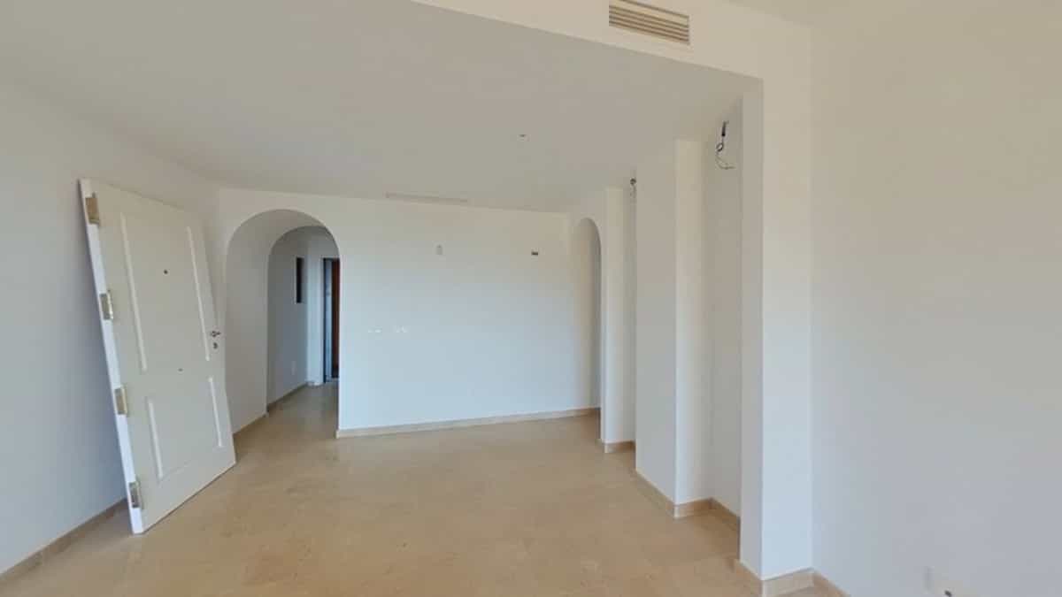 Condominium in Puerto de la Duquesa, Andalusia 10226348