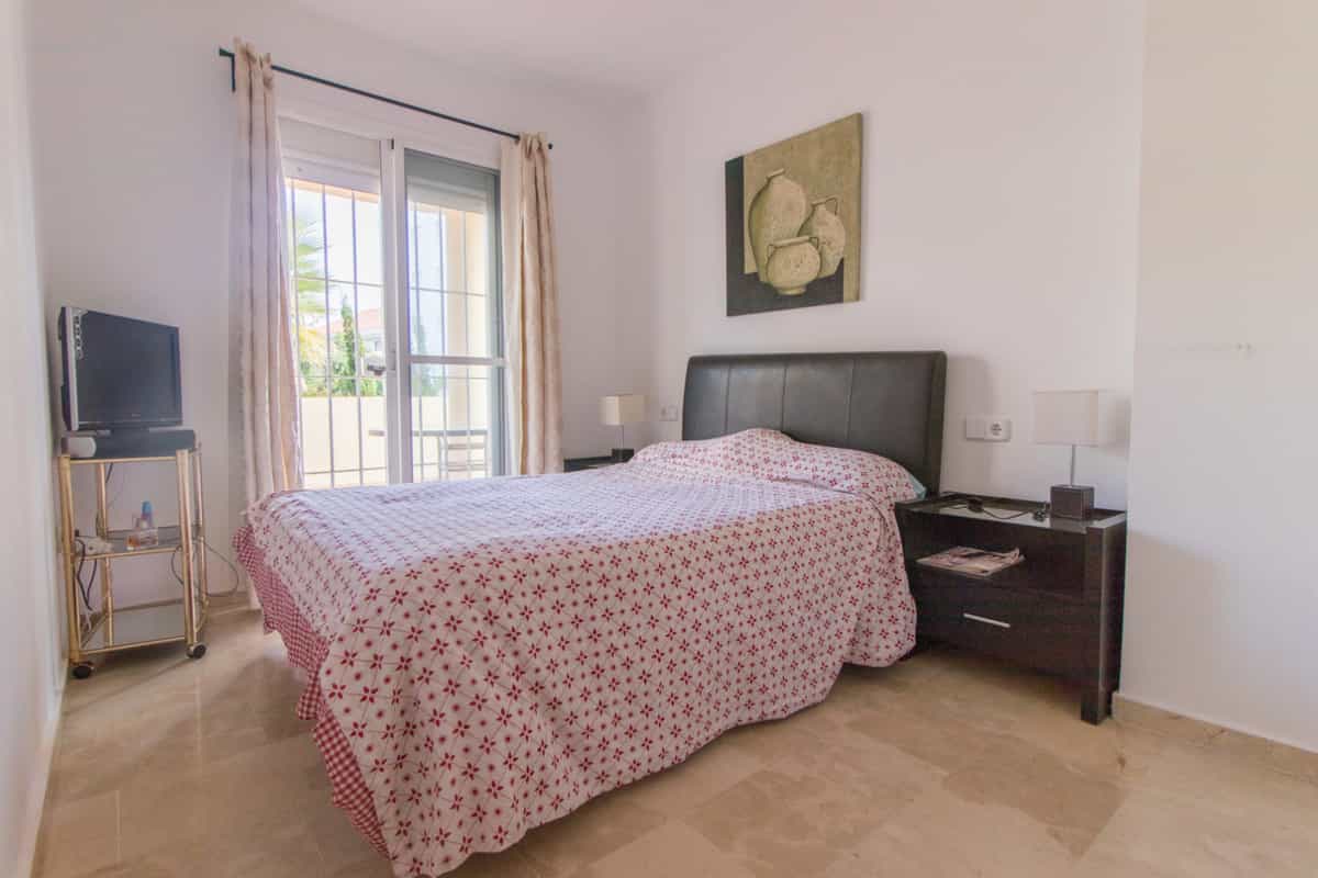 Condominium in Puerto de la Duquesa, Andalusia 10226528