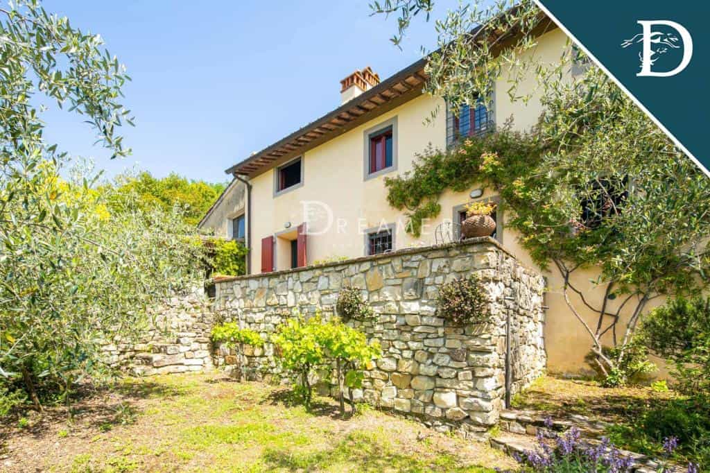 Rumah di Rignano sull'Arno, Toskana 10226573
