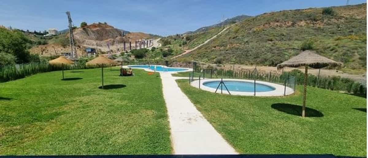 Condominium in Fuengirola, Andalusia 10226792