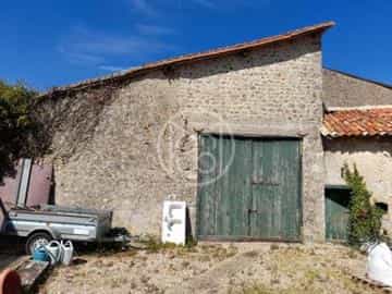 House in Savigné, Nouvelle-Aquitaine 10226938
