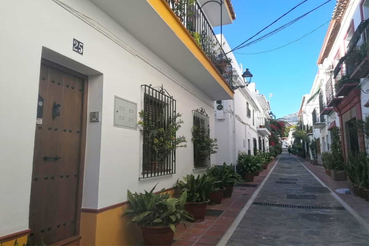 House in Marbella, Andalusia 10227338