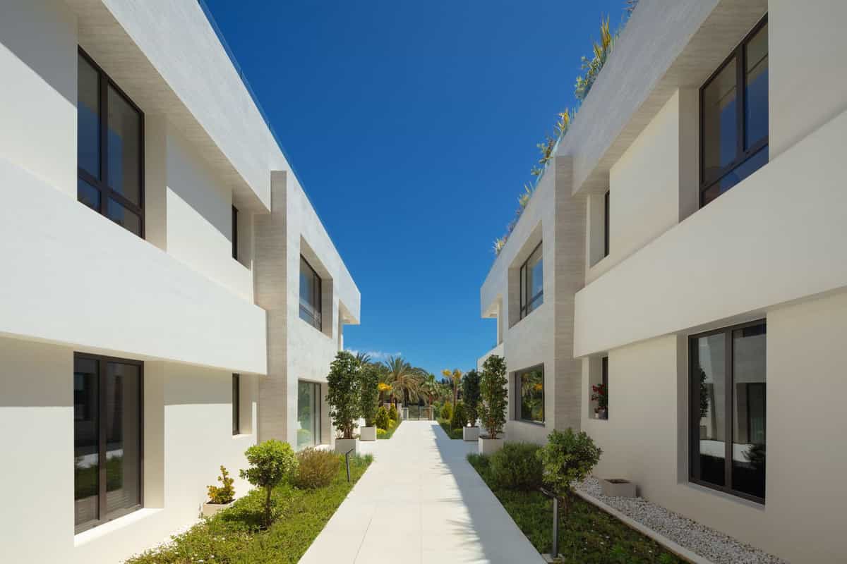 Condominium in Marbella, Andalusia 10227882