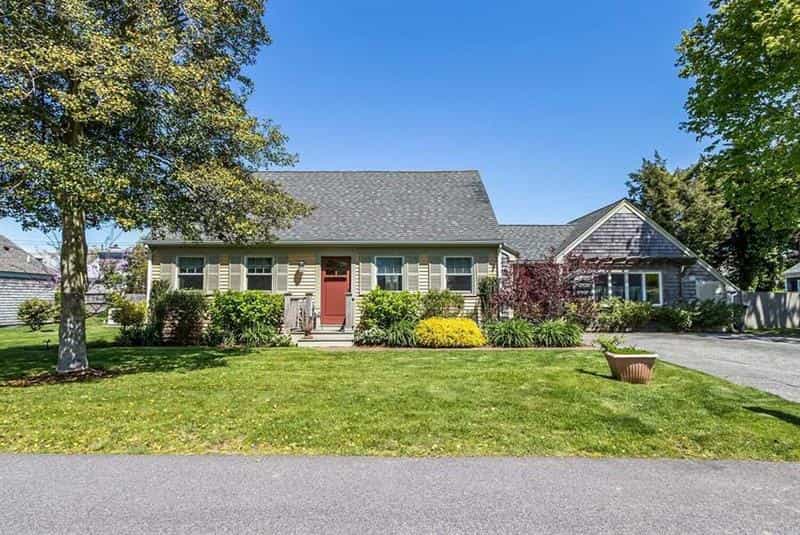 House in Quissett, Massachusetts 10228238