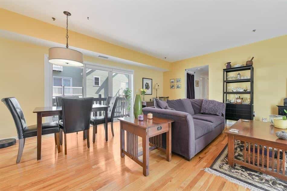Condominium in Cambridge, Massachusetts 10228265
