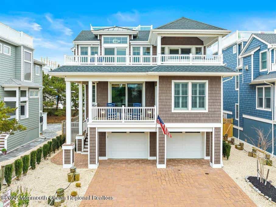 House in Spray Beach, New Jersey 10228421
