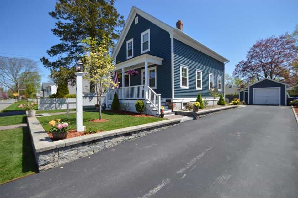 House in Rumford, Rhode Island 10228438