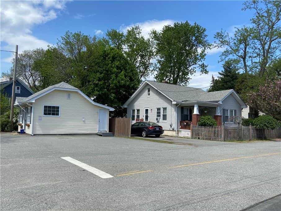 House in Saylesville, Rhode Island 10228468