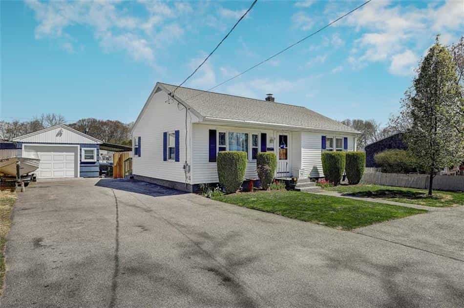 House in Saylesville Highlands, Rhode Island 10228476