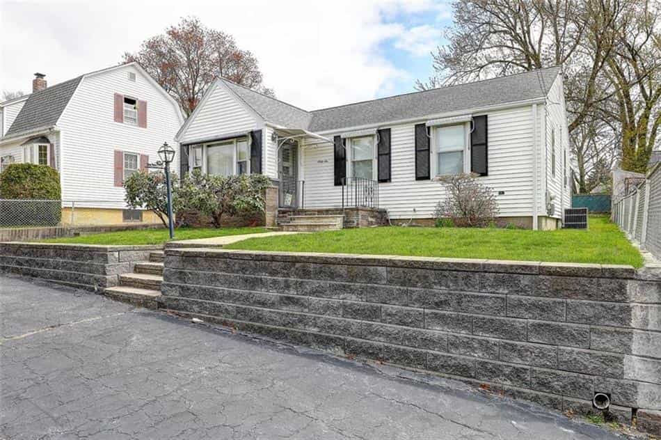 House in Marieville, Rhode Island 10228478
