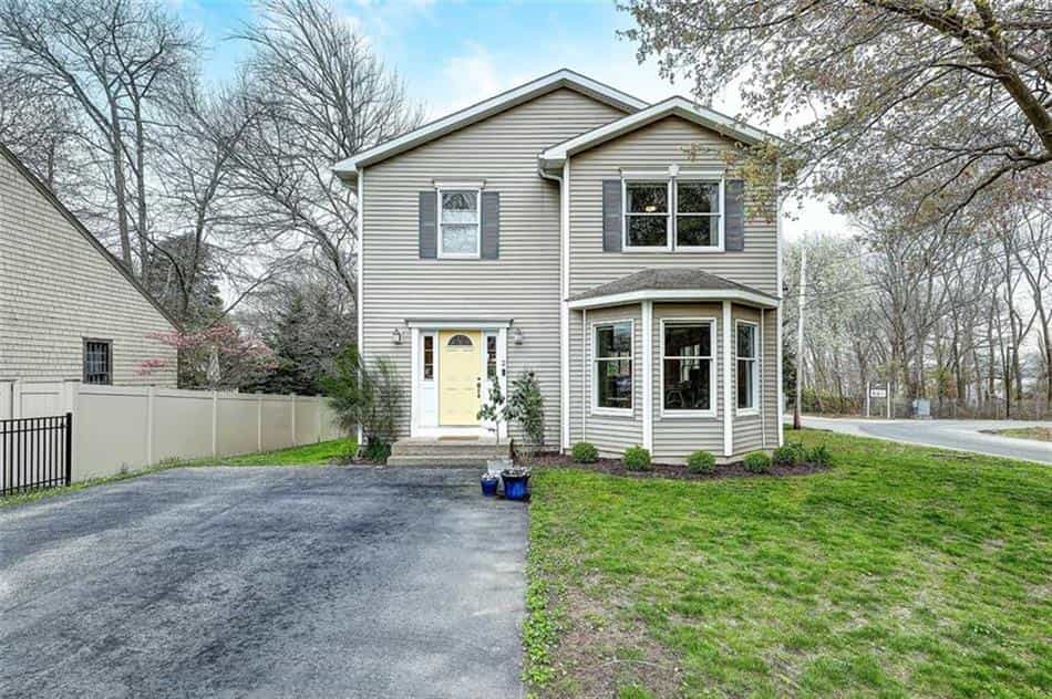 House in Coggeshall, Rhode Island 10228495