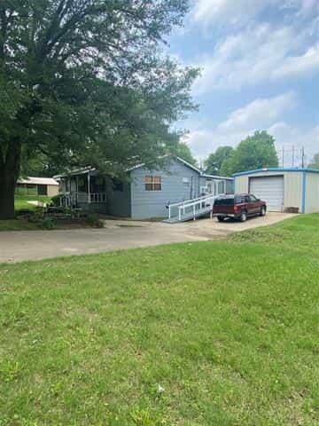 House in Tool, Texas 10228668