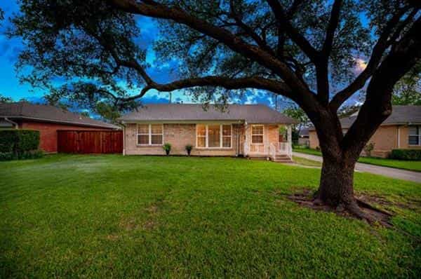 House in Richardson, Texas 10228726