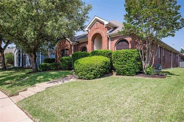 House in Lewisville, Texas 10228785