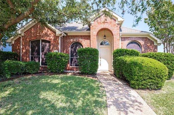 House in Lewisville, Texas 10228785