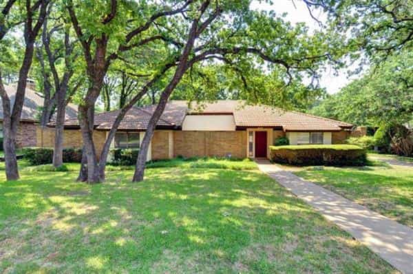 House in Bedford, Texas 10228792