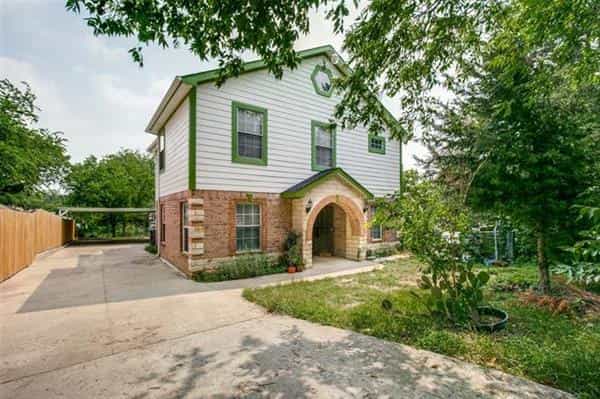 House in Sansom Park, Texas 10228861