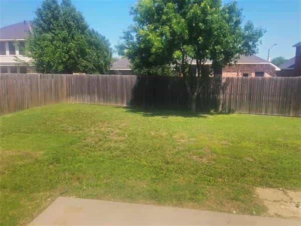 House in Mansfield, Texas 10228884