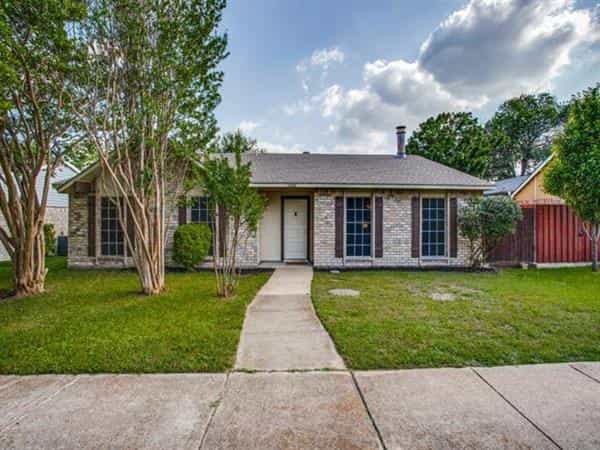 House in Duncanville, Texas 10229007