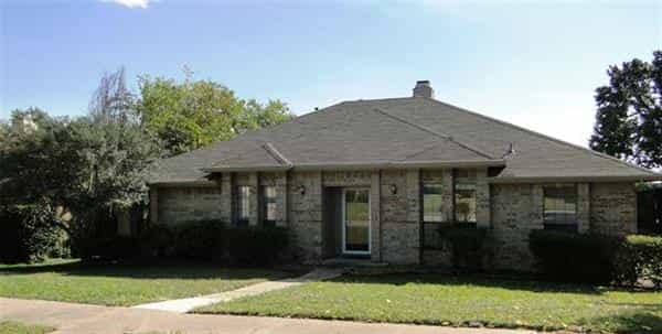 House in Carrollton, Texas 10229242