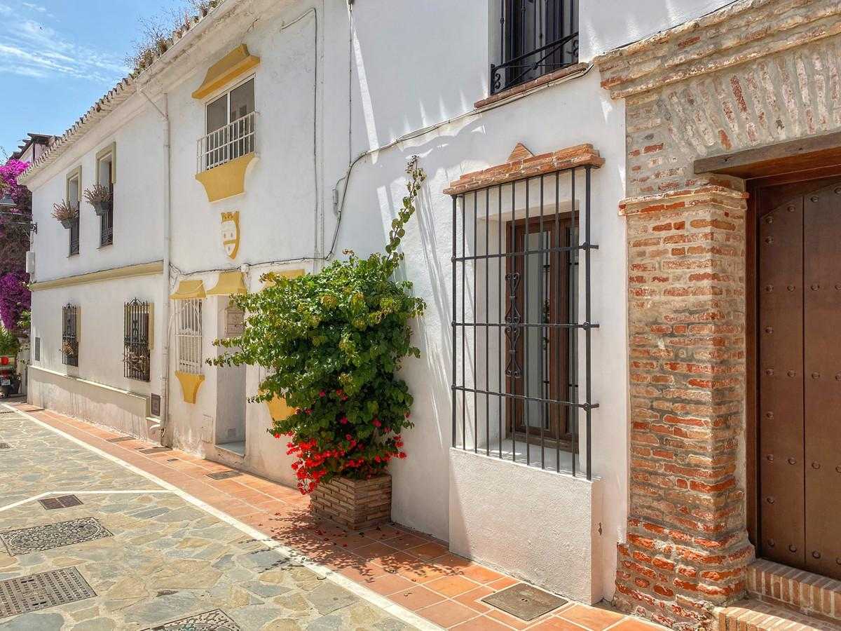 House in Marbella, Andalusia 10229342