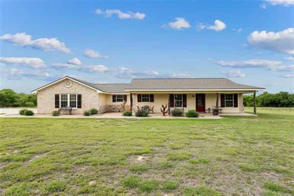House in Stephenville, Texas 10229435