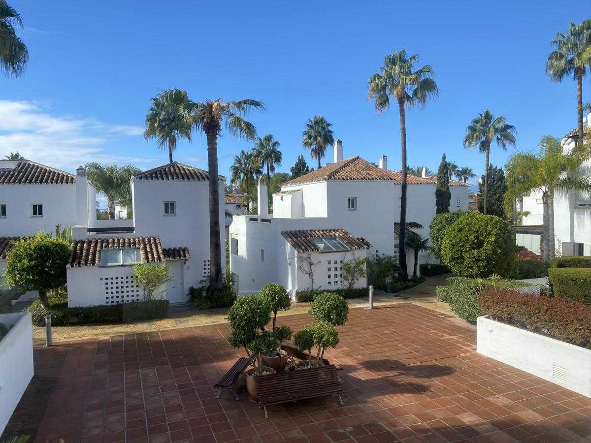 Condominium in Marbella, Andalusië 10229496