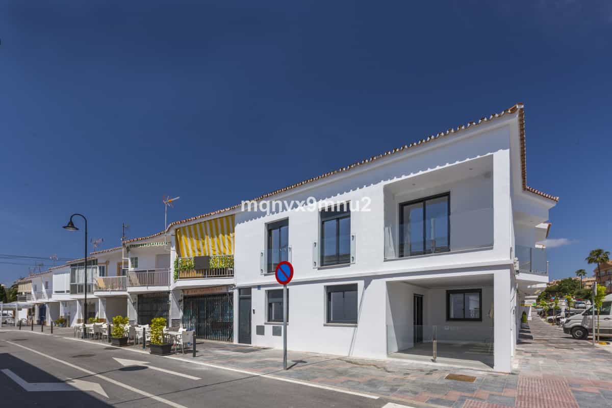 Condominium in Fuengirola, Andalusia 10229533