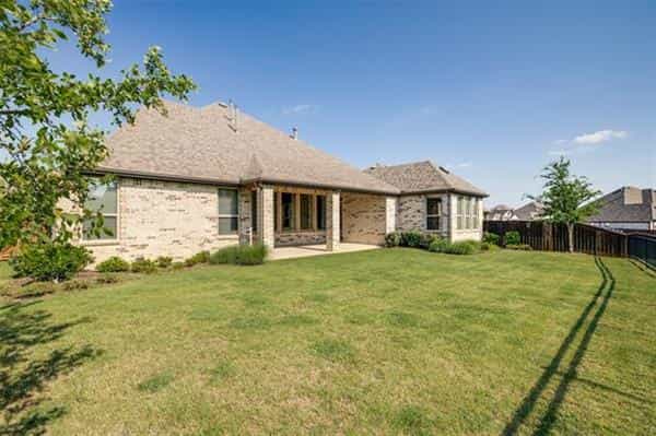 House in Little Elm, Texas 10229583