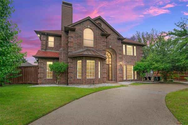 House in Plano, Texas 10229643