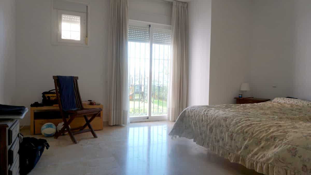 Condominium in Marbella, Andalucía 10229675