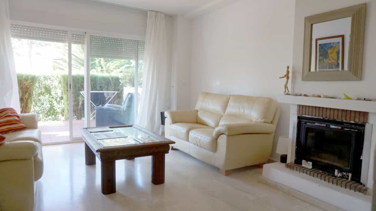 Condominium in San Pedro de Alcantara, Andalusia 10229675