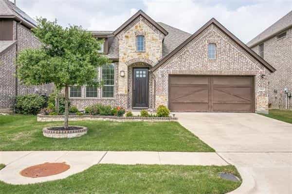 House in Euless, Texas 10229796