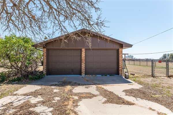 House in Welcome Valley, Texas 10229881