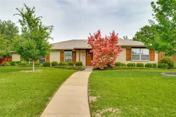 House in Addison, Texas 10229926